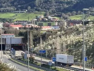 ¿Por qué hay cortes de carril en los túneles de las autovías de Villaviciosa? Estas son las causas de las restricciones