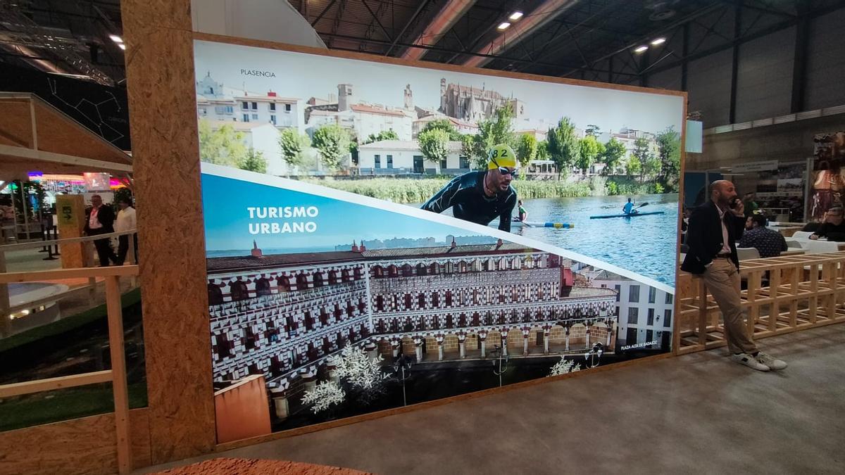 La fotografía de la plaza Alta que representa a Badajoz en Fitur.