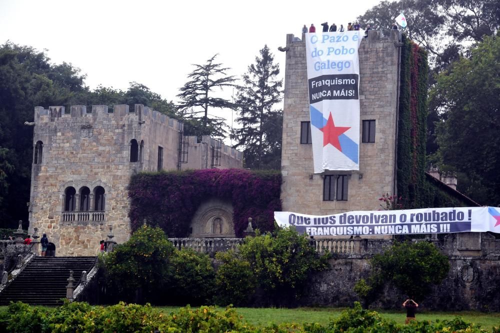 Militantes del BNG ocupan el pazo de Meirás en Sada