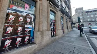 Una calavera con corona: así han recibido las juventudes del BNG a la princesa Leonor en Santiago