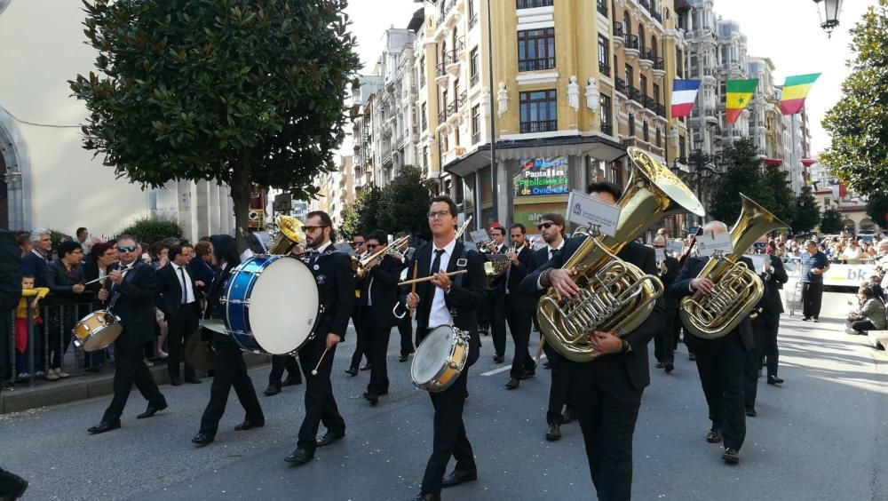 Oviedo celebra el desfile del Día de América en Asturias