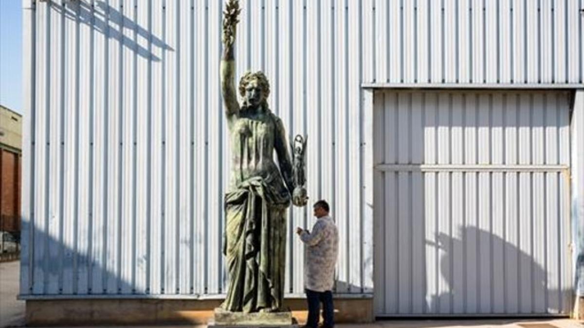 La 'Victoria', en elalmacén del Museu de Historia de Barcelona, en la Zona Franca.