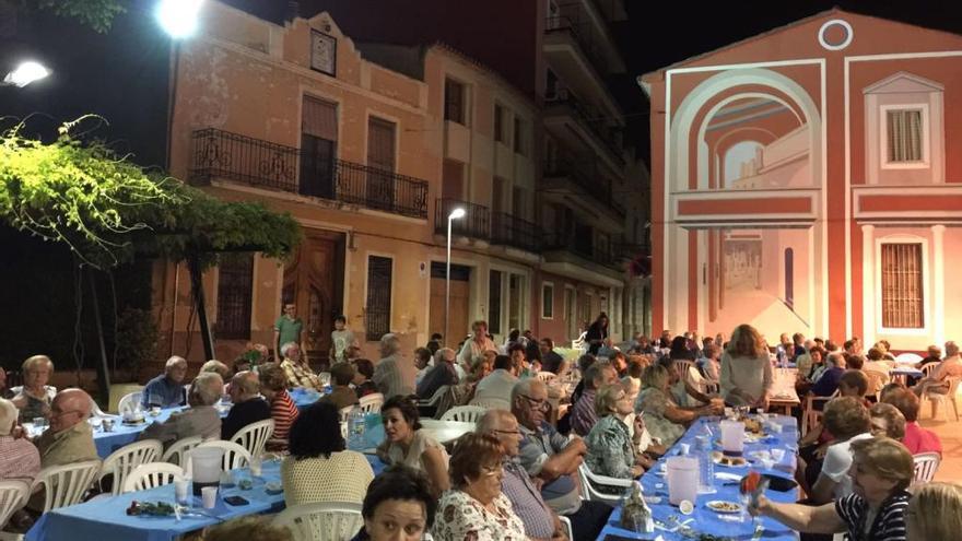 La parroquia de Picanya recauda en la cena solidaria 2.700 euros para Cáritas