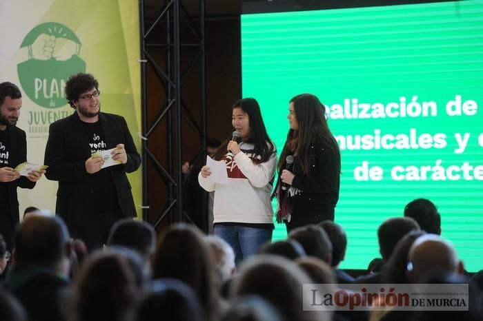 López Miras se codea con los jóvenes