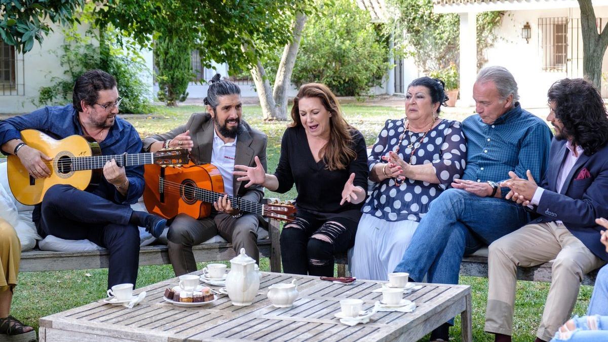 Niña Pastori junto a Bertín Osbone en 'Mi casa es la tuya'