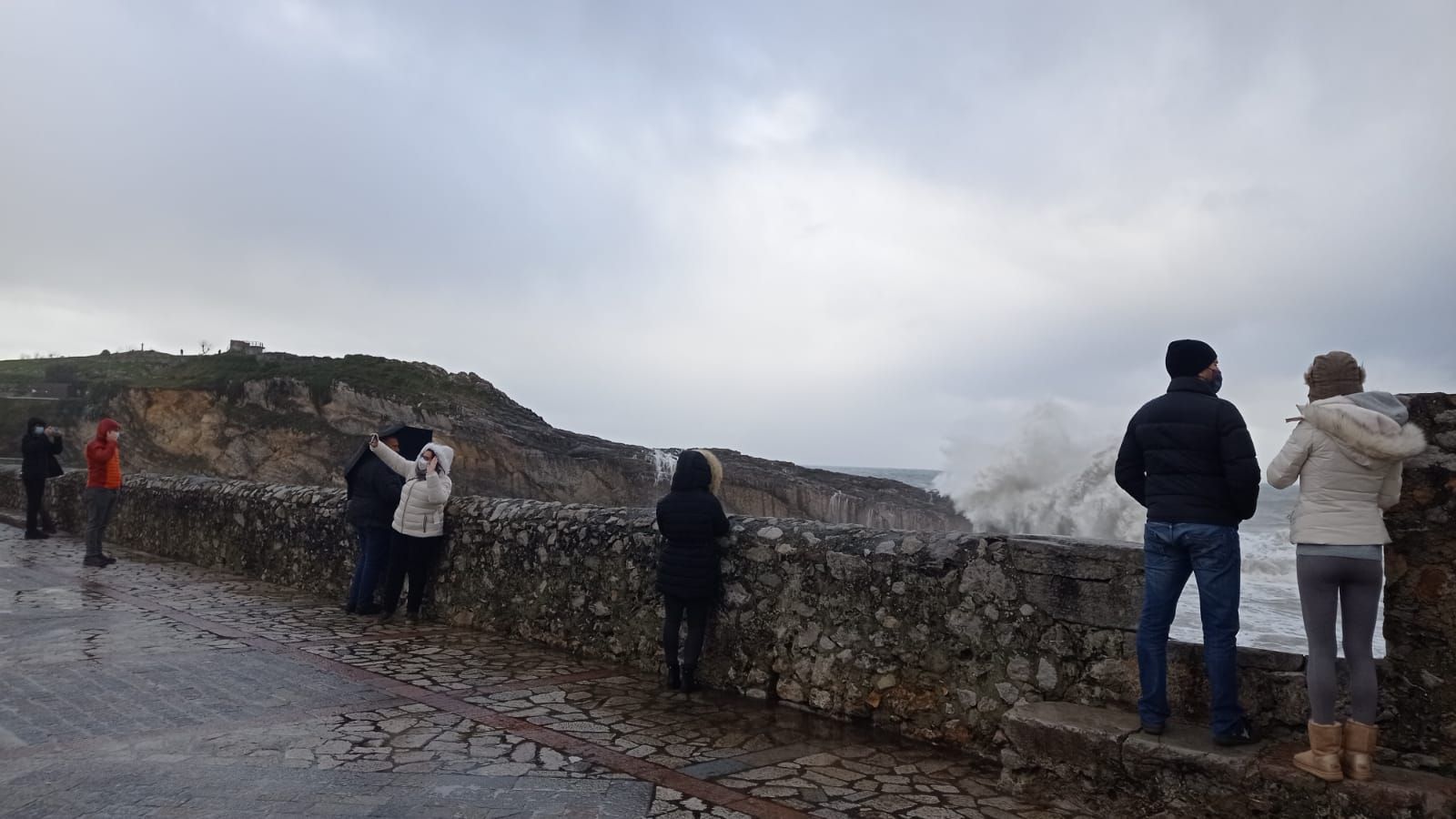 El temporal causa destrozos en Llanes