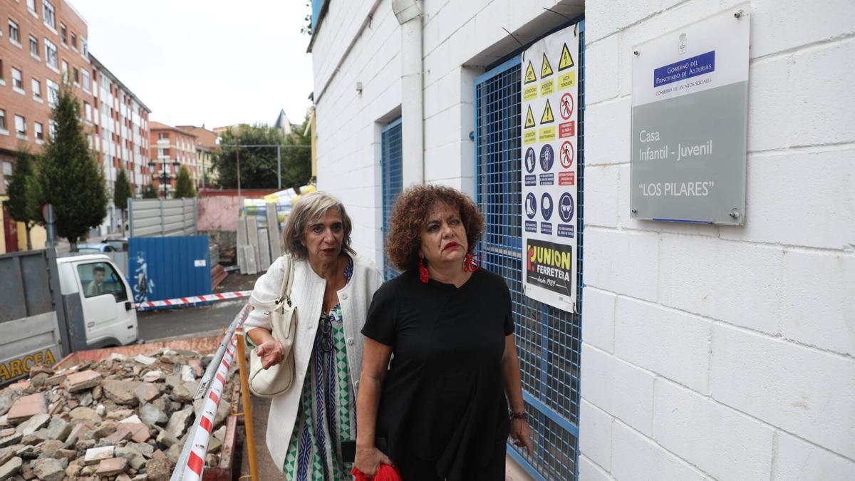 Marta del Arco y Belén Barrero en una visita a las obras del centro de menores de Los Pilares.