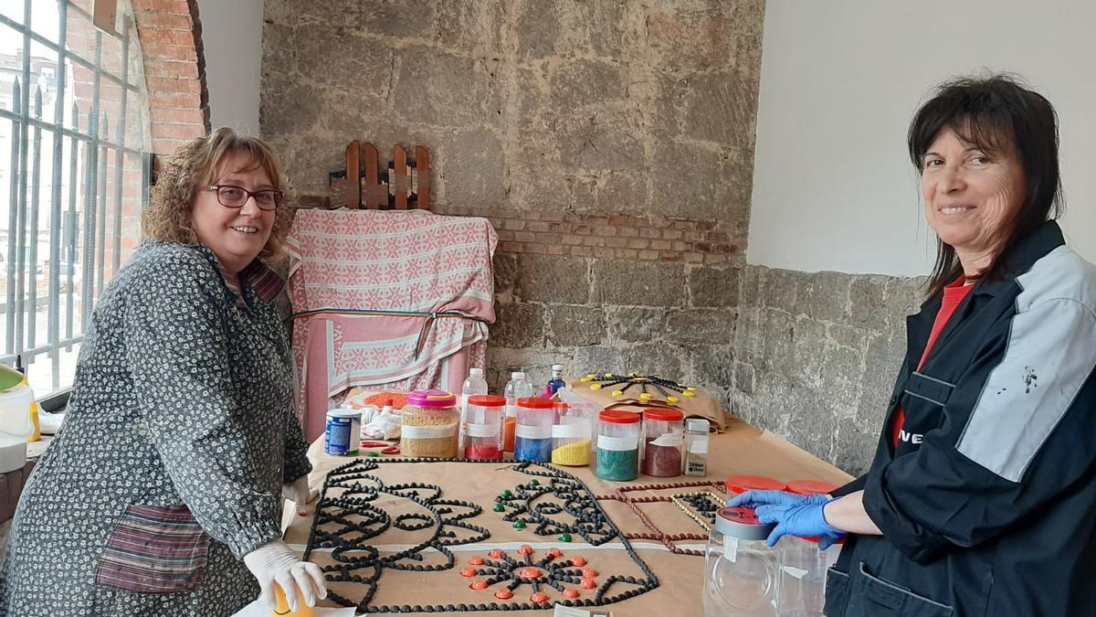 Las mujeres de Lugones preparan el Corpus: así serán las alfombras florales que se mostrarán el domingo