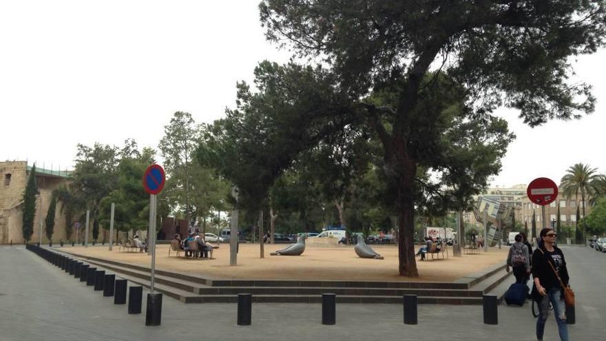 La plaza Porta de Santa Catalina está más viva gracias a la huella de Federico Climent.