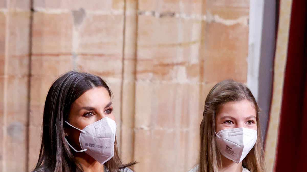 La reina Letizia y la infanta Sofía en la recepción de los galardonados de los Premios Princesa de Asturias 2021