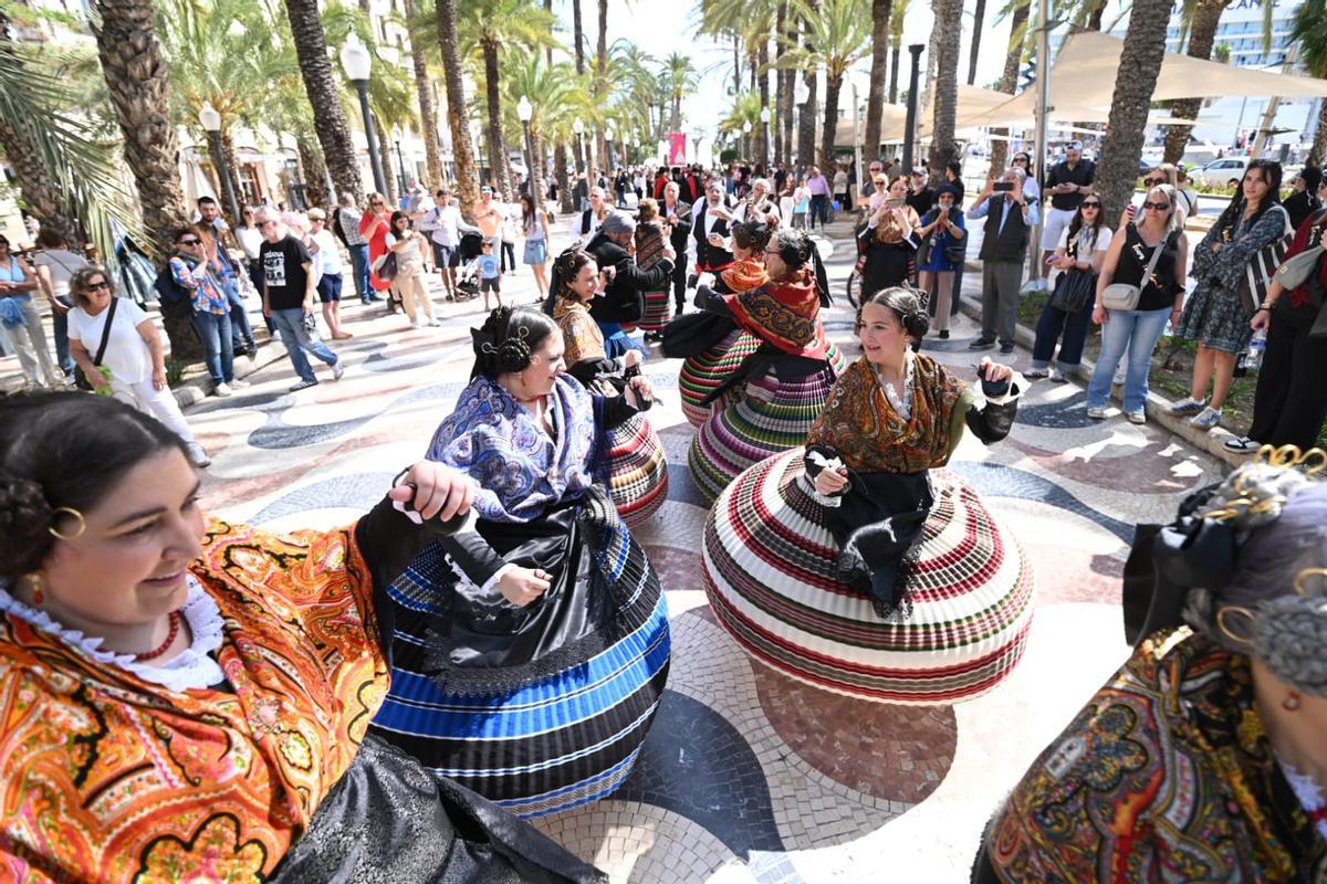 Albacete llega a Alicante con una jornada de folklore y gastronomía Albacete llega a Alicante con una jornada de folklore y gastronomía