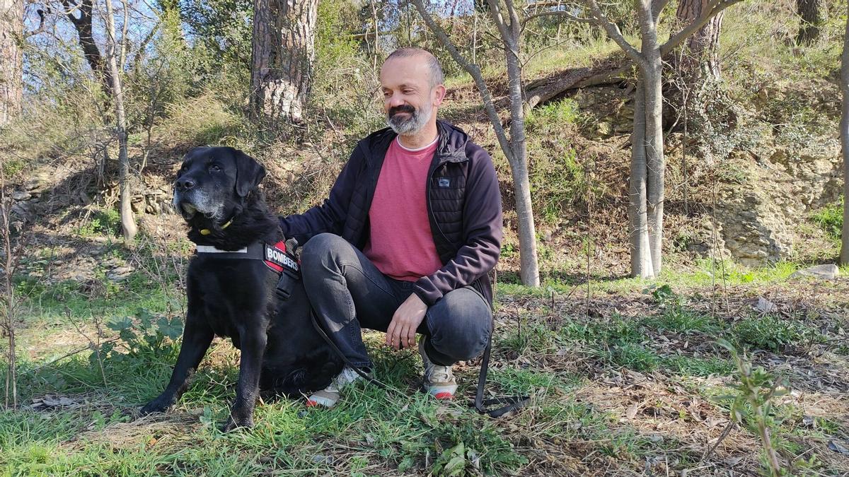 El Xot i el seu guia Andreu Morera, del Grup Caní de Recerca de Bombers El Xot i el seu guia Andreu Morera, del Grup Caní de Recerca de Bombers