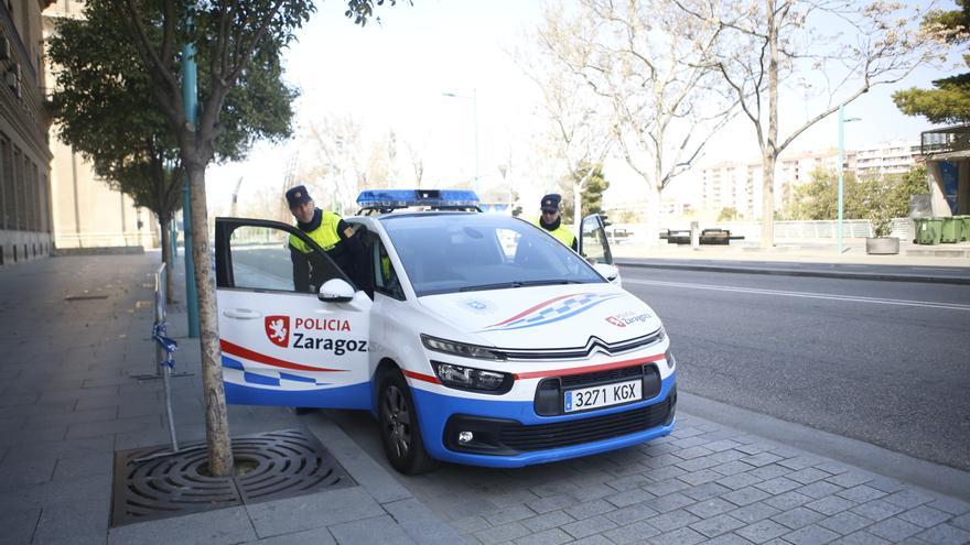 Joven detenido en Zaragoza tras golpear contra una valla a un policía local