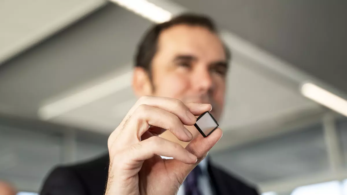La fábrica de diamantes de Trujillo inicia su producción con 20 reactores