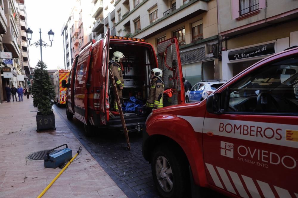 Herida muy grave una nonagenaria al caer 21 metros al vacío en un edificio de Oviedo