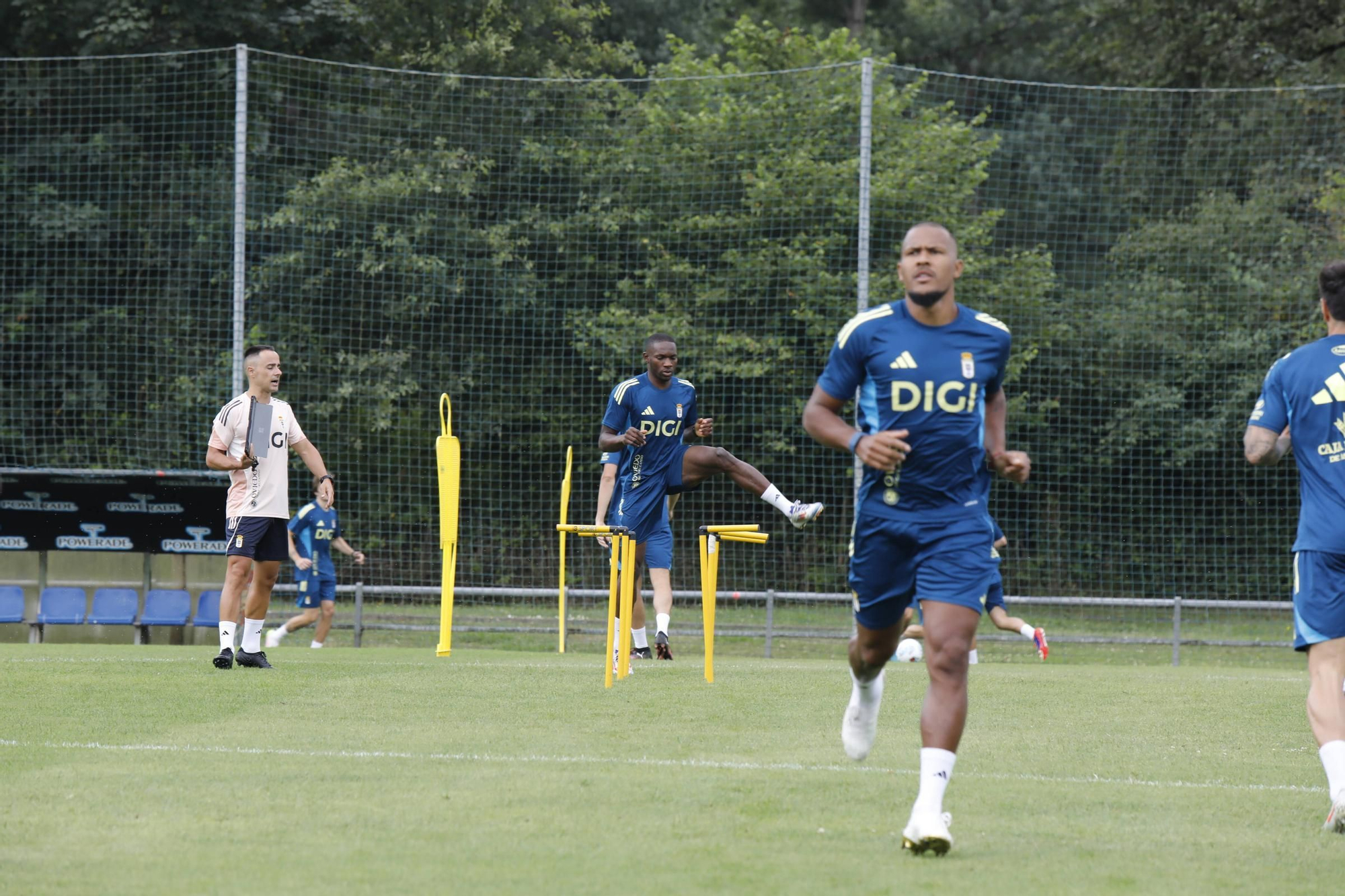 En imágenes: así fue la primera sesión de entrenamientos de Primera en El Requexón con Rodón, Reina y Domingues