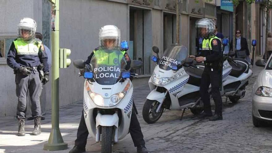 Un padre denuncia al novio de su expareja por conducir por Badajoz con su hijo en el regazo