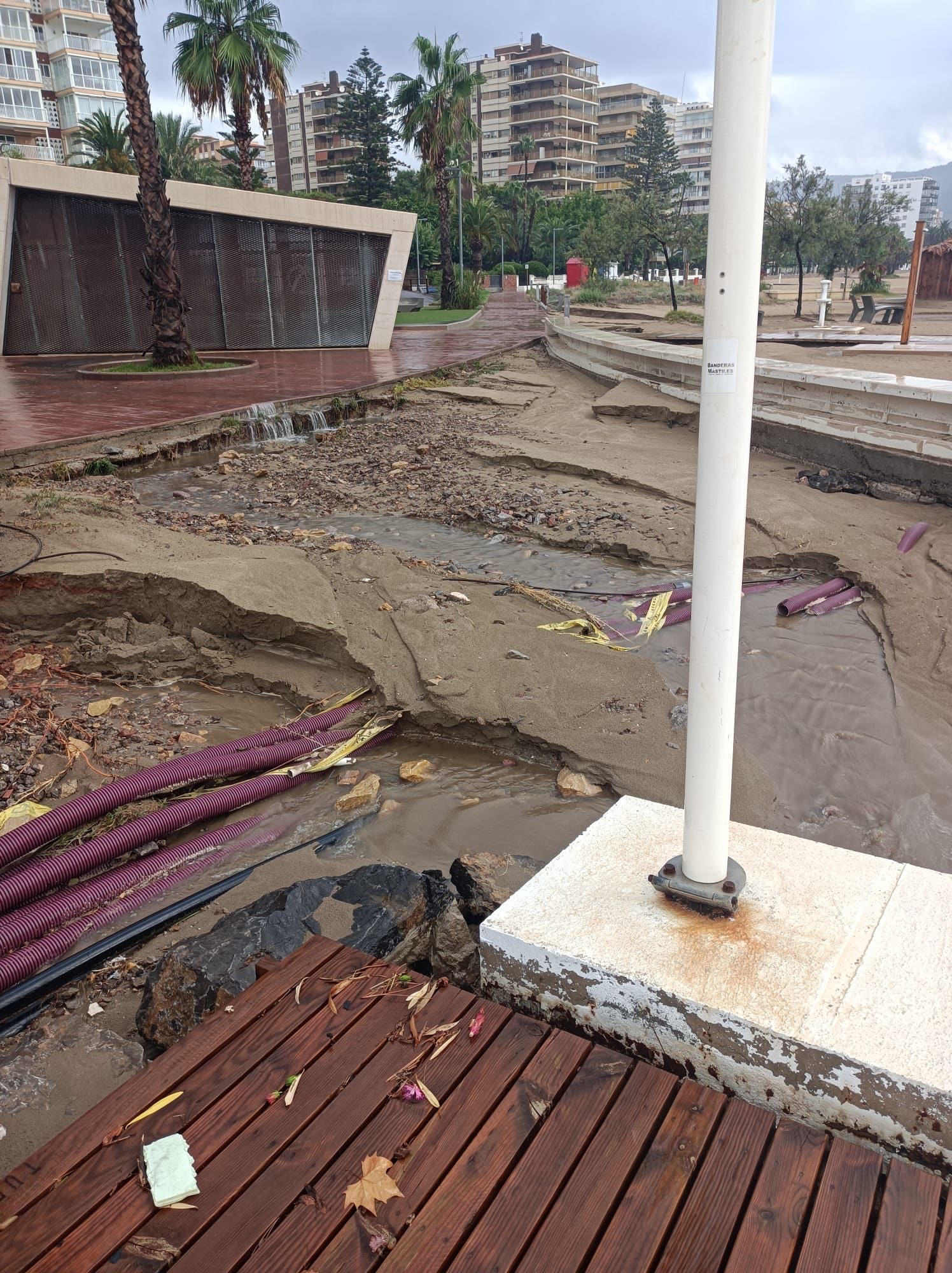 Benicàssim ahogada por el temporal, foto a foto