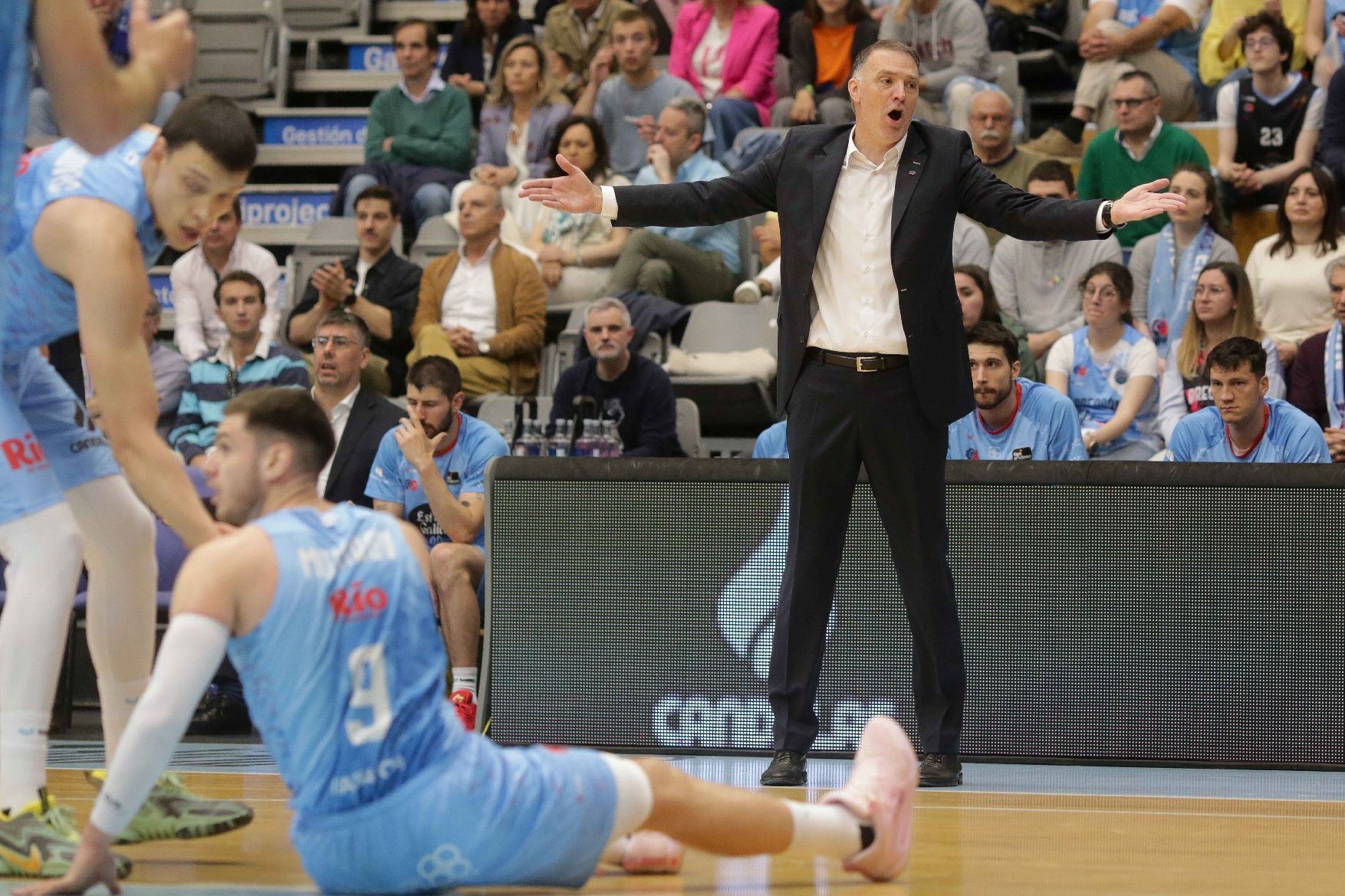 Robinson fa el llit a última hora i salva definitivament el Baxi (81-82)