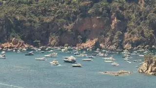 El exceso de barcos en las calas de la Costa Brava pone al límite a los agentes rurales