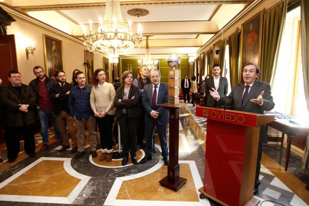 Recepción al Unión Financiera Oviedo en el Ayuntamiento tras ganar la Copa.