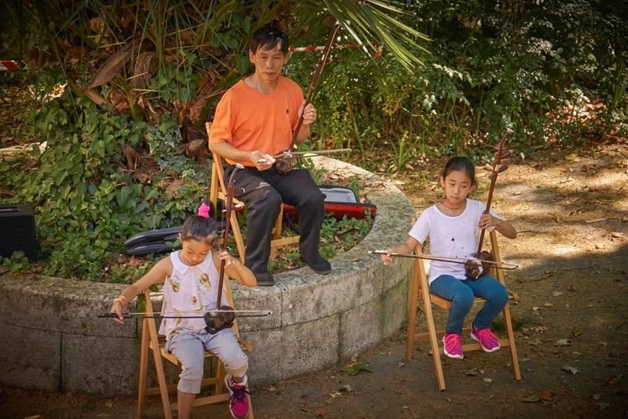 El campamento musical arranca con un encuentro con el exótico instrumento asiático