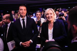 Jordan Bardella y Marine Le Pen.