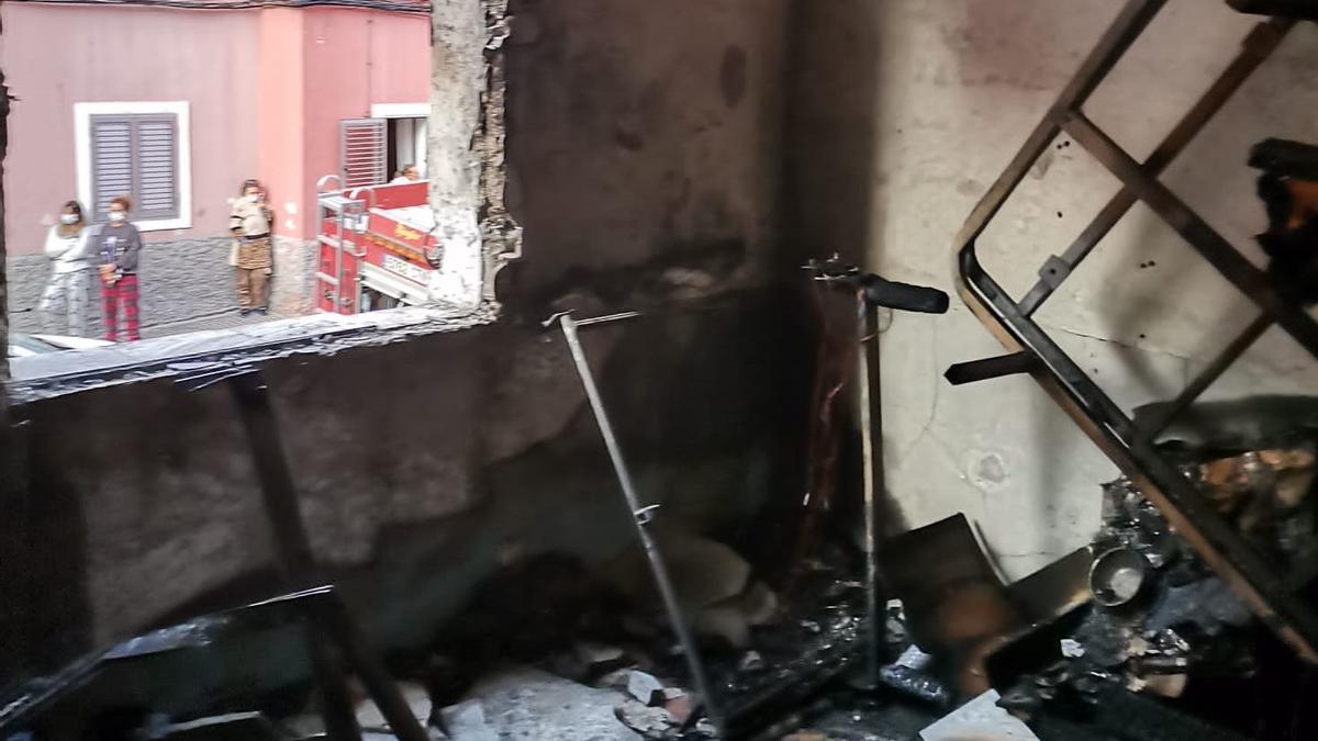 Interior de la vivienda afectada por el incendio en Escaleritas