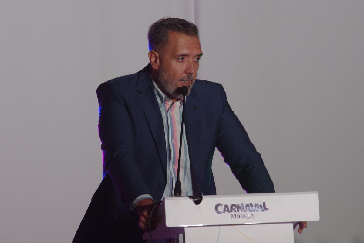 José Luis Puche presenta su obra que será el cartel anunciador del Carnaval de Málaga 2025