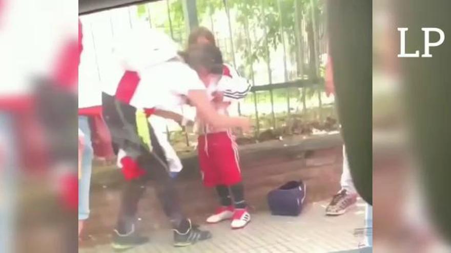 Detenida la mujer que pegó bengalas al cuerpo de una niña para colarlas en el River-Boca