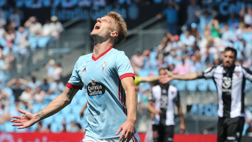 Daniel Wass, ayer contra el Levante. // A. Villar