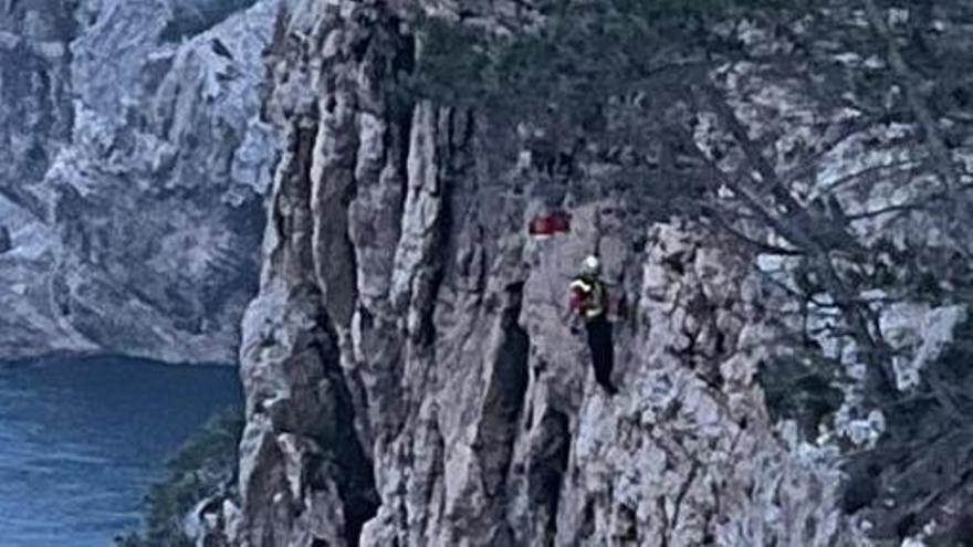 El rescat dels tres escaladors a la Punta del Milà, a Torroella de Montgrí.