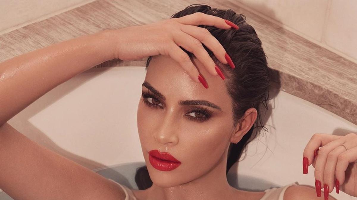 Kim Kardashian posa muy sexy para su campaña de labiales