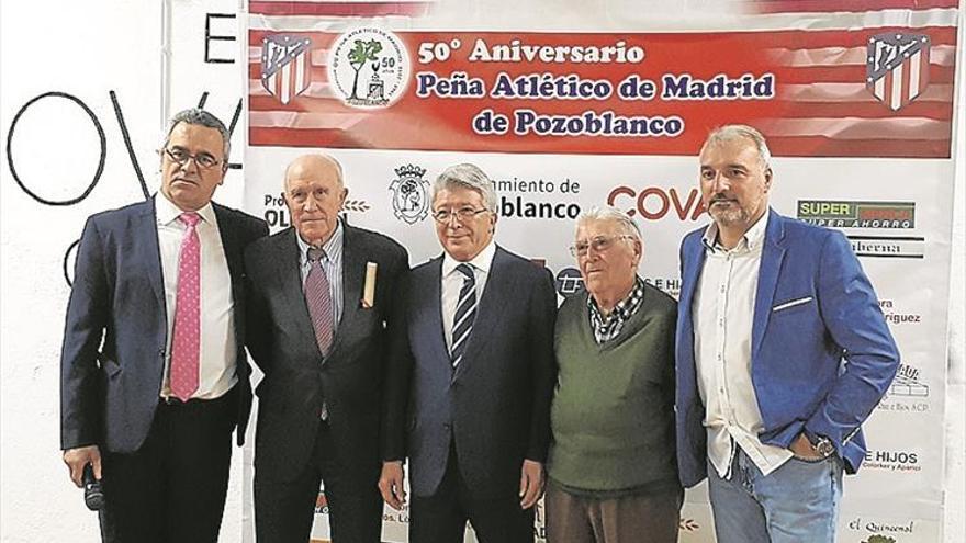 Enrique Cerezo preside el acto del 50 aniversario de la Peña Atlético de Madrid