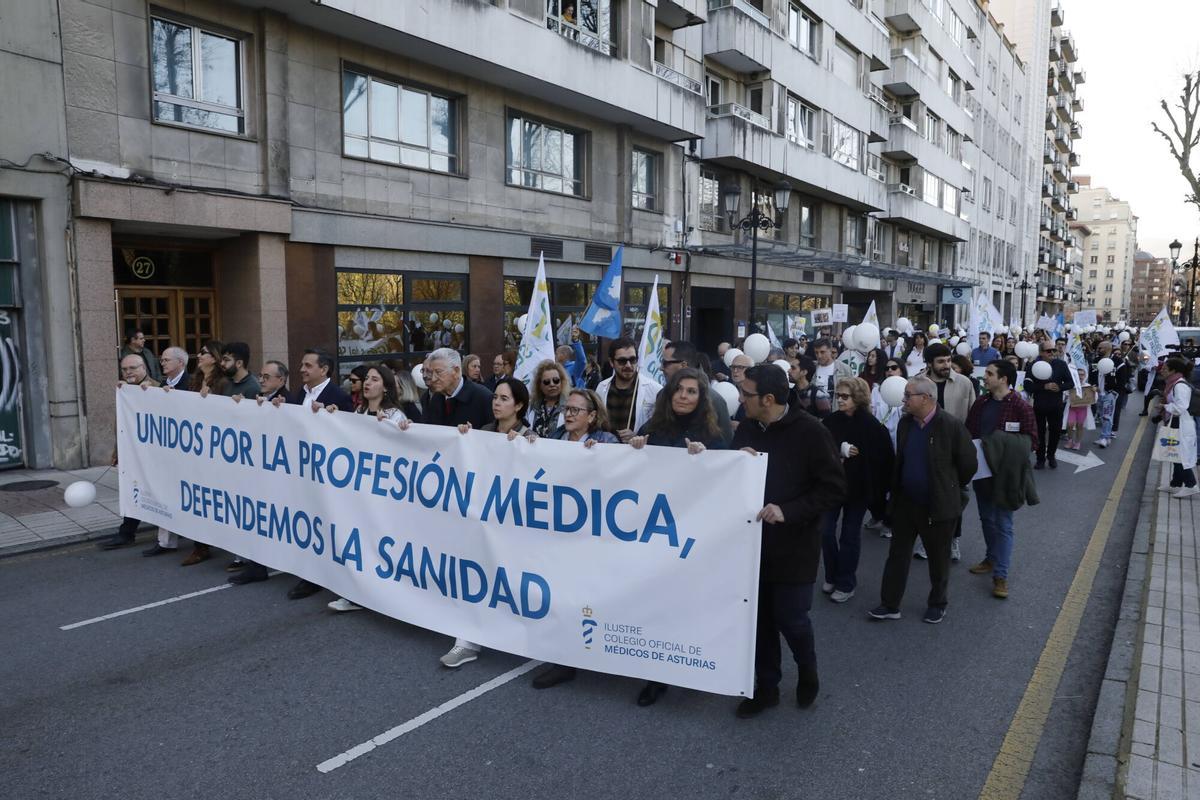 Así fue la manifestación de los médicos asturianos en Oviedo