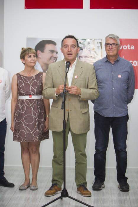 Pegada de carteles electorales en Castelló