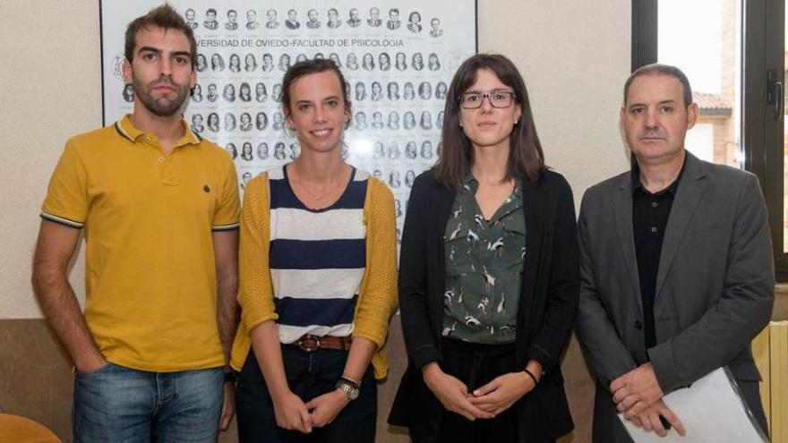 Parte del equipo de investigadores, ayer. Desde la izquierda, Víctor Martínez Loredo, Sara Weindberg, Alba González de la Roz y Roberto Secades.