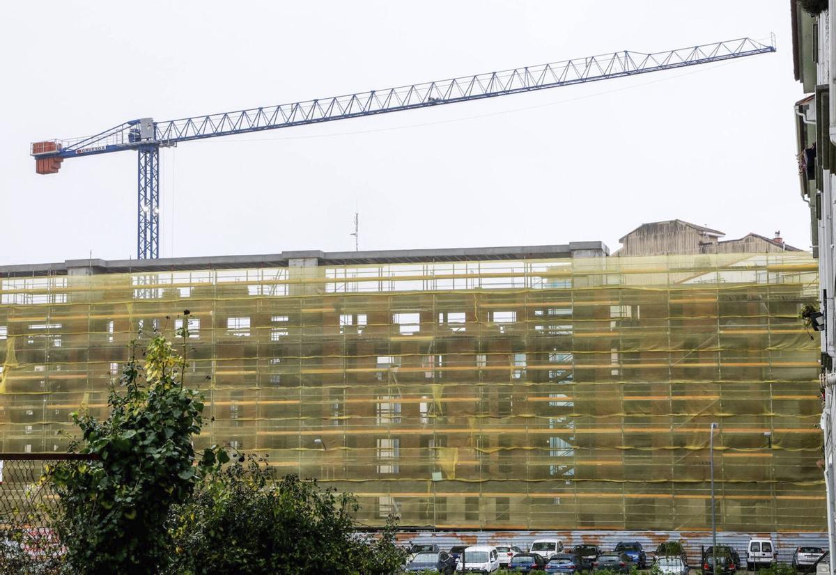 Edificio de viviendas en construcción en Vilagarcía. | IÑAKI ABELLA