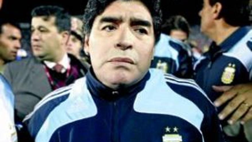 El caos de Argentina deja debilitado a Maradona