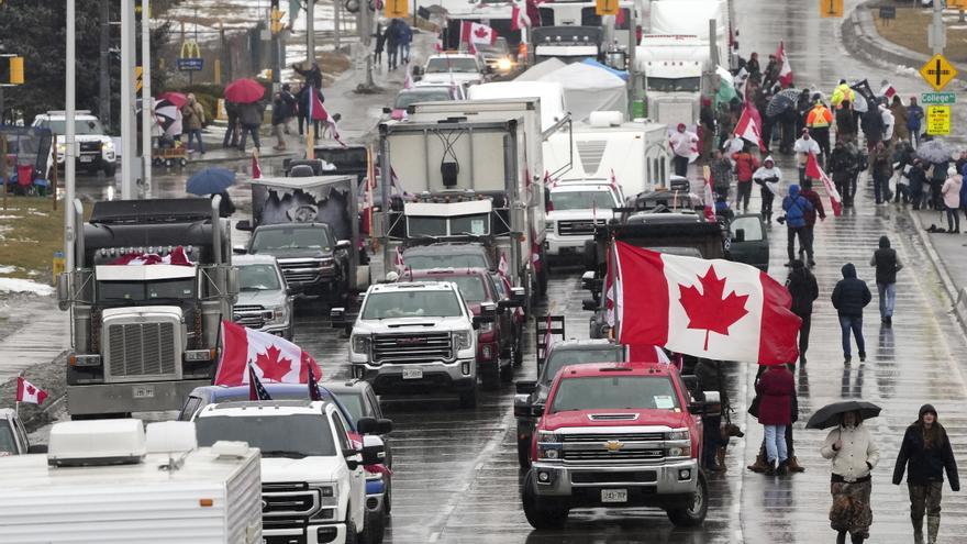 El Canadà reobre el pont amb els EUA però la protesta antivacunes persisteix