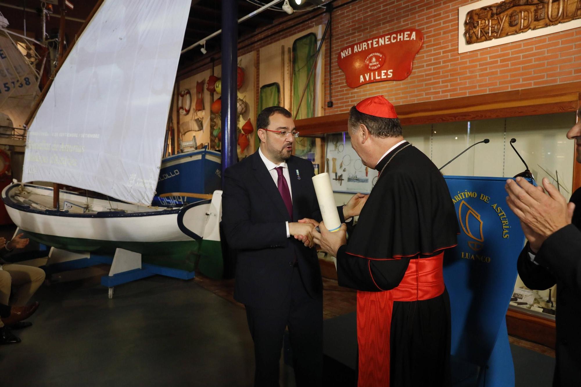 El cardenal Ángel  Fernández Artime recibe el título de Hijo Predilecto de Asturias en Luanco (Gozón)