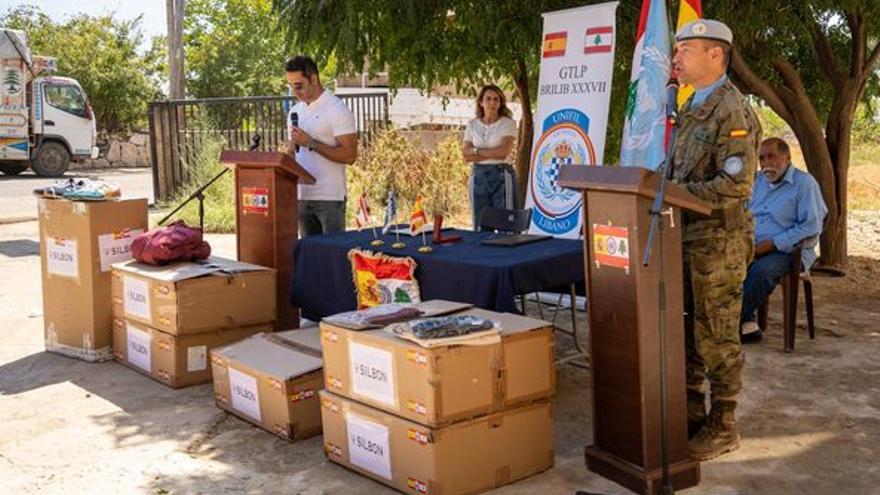 Entrega del material donado por Silbon.