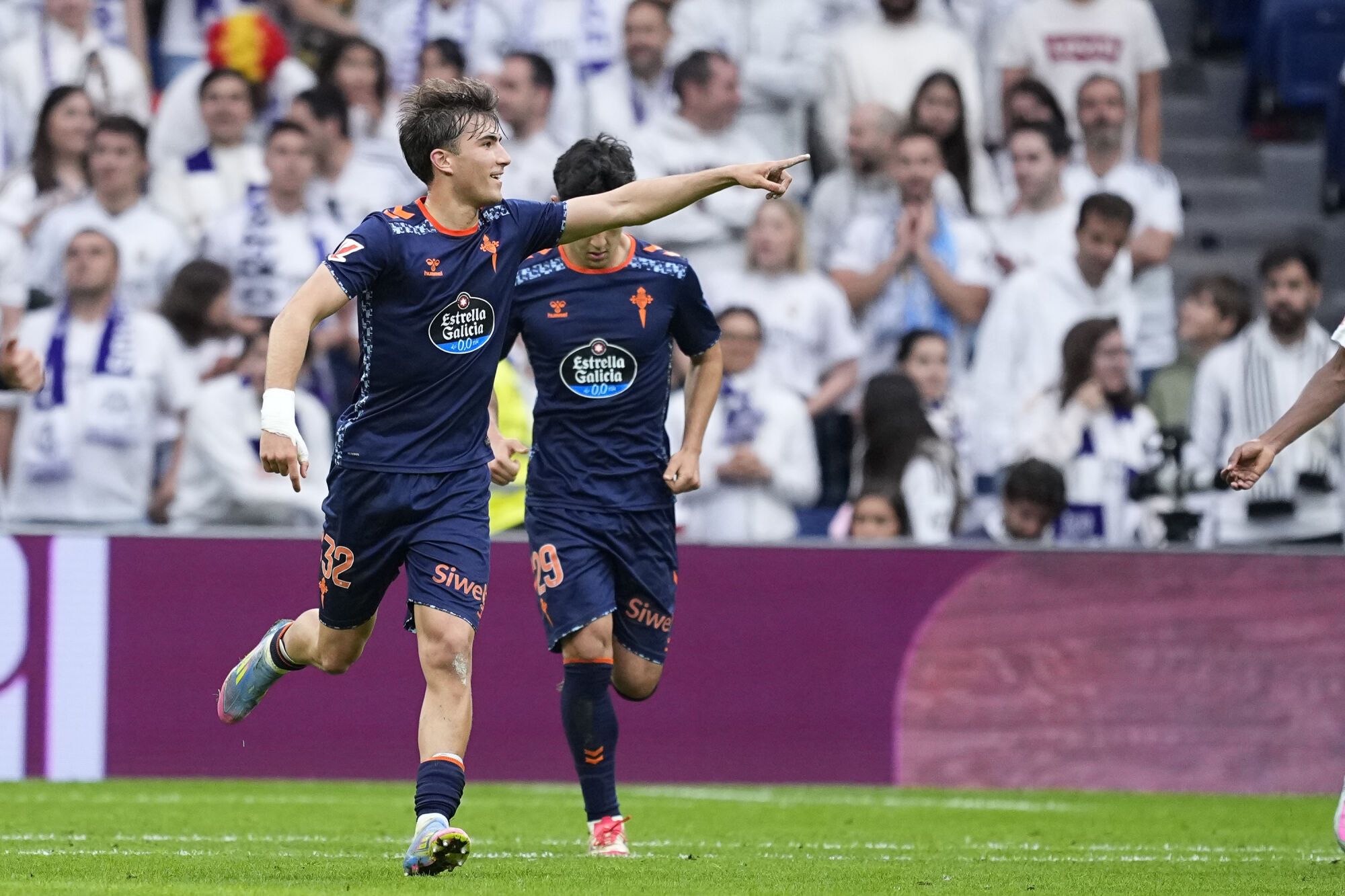 Javi Rodriguez of Celta de Vigo celebrates a goal during the Spanish League, LaLiga EA Sports, football match played between Real Madrid and RC Celta de Vigo at Santiago Bernabeu stadium on May 04, 2025 in Madrid, Spain. AFP7 04/05/2025 ONLY FOR USE IN SPAIN. Oscar J. Barroso / AFP7 / Europa Press;2025;SOCCER;SPAIN;SPORT;ZSOCCER;ZSPORT;Real Madrid v RC Celta de Vigo - LaLiga EA Sports;