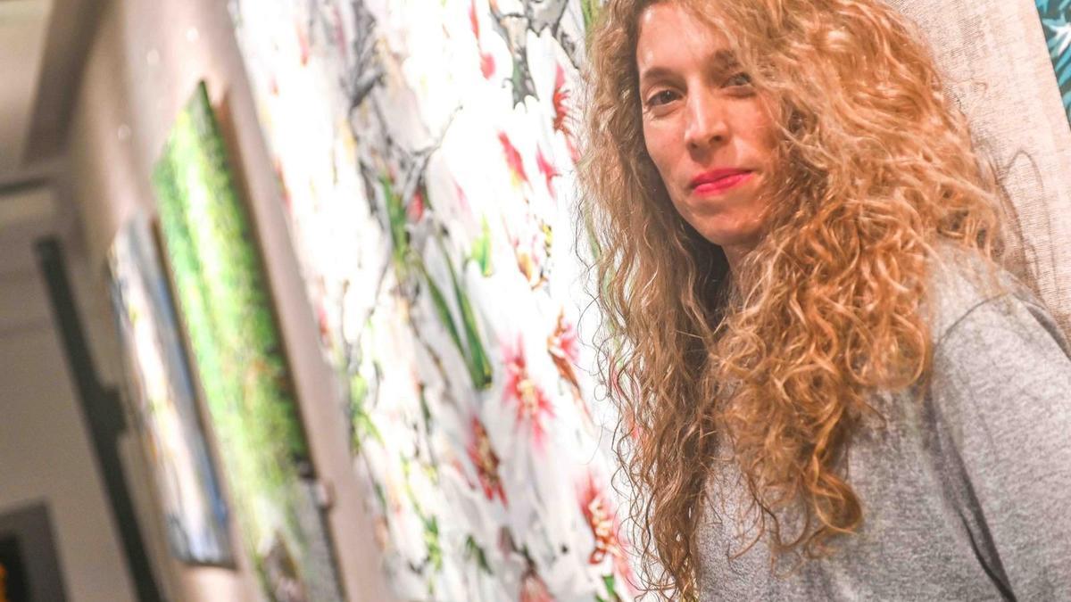 La pintora Carolina Mejías, en la exposición.