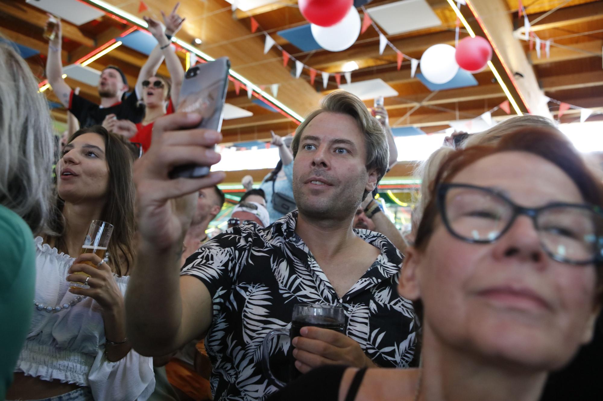 Auftakt der "Kölschen Woche": So war der Auftritt der Höhner im Bierkönig