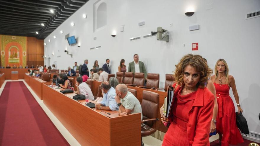 "Silencio, señorías": Ana Mestre se estrena como presidenta del Parlamento de Andalucía con un plantón del PSOE