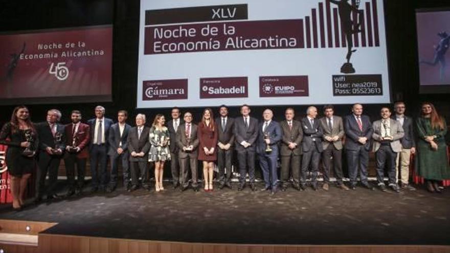 Puig anuncia un plan con expertos internacionales  para relanzar la Vega Baja