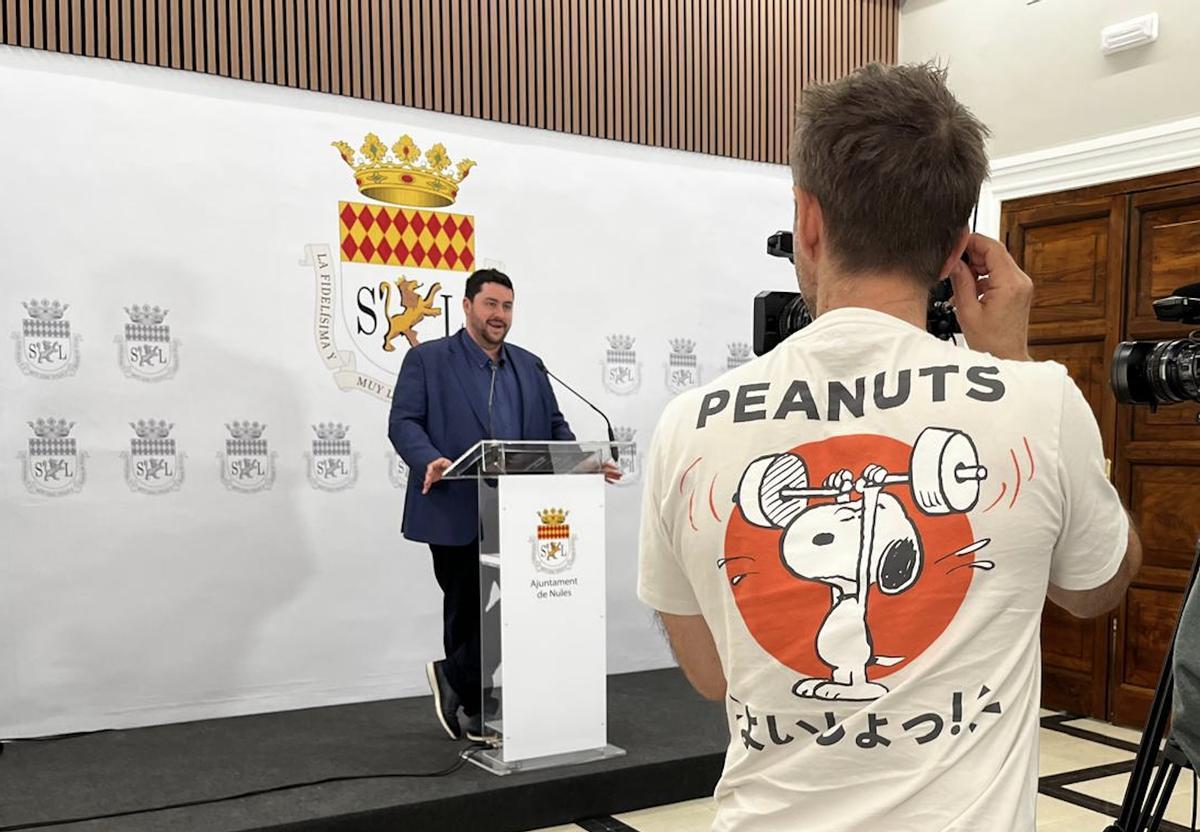 A falta de su publicación oficial, desde hace semanas el Ayuntamiento de Nules ya daba uso del escudo en la sala de prensa y usos múltiples.