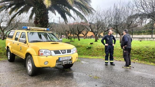 EN IMÁGENES: Buscan a un octogenario en la zona de Cudillero que cayó cuando fue a limpiar el monte