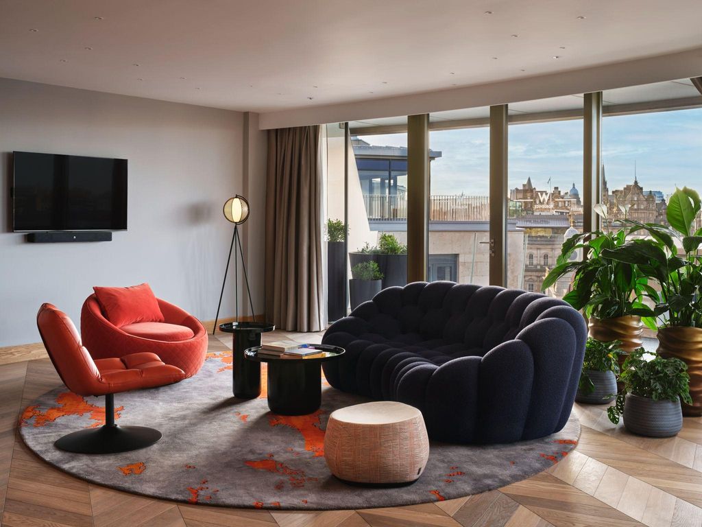 La inspiración para el diseño interior proviene de los distintos materiales de esta ciudad costera, construida con roca volcánica